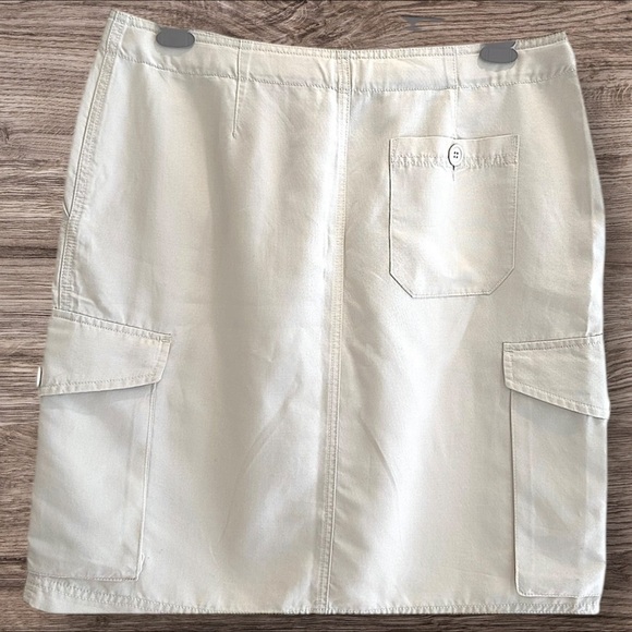 GAP Light Tan Cargo Utility Skirt, Size Large - Picture 2 of 4